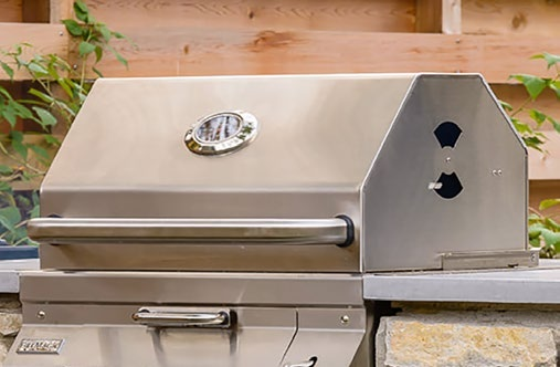 Fire Magic 24″ Patio Post-Mount Charcoal Grill: Integrated smoker hood